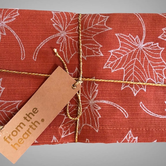 Four new falling leaves fabric napkins in a wrapped set - Picture 3 of 6